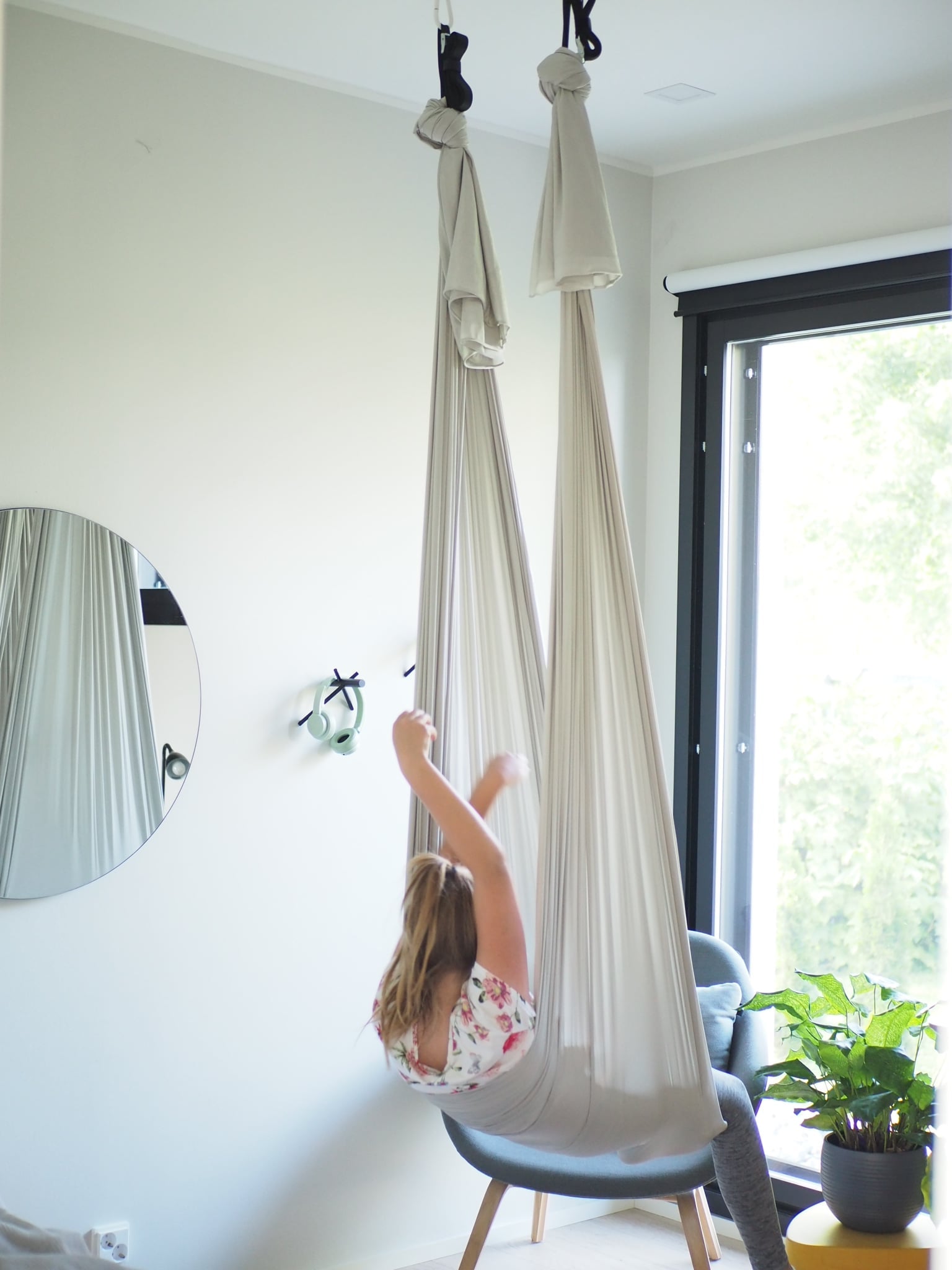 Aerial Yogatuch Ausrüstung enthalten 2 Erweiterungen Riemen und Decke Montage-Kit Aerial Yoga Towel Sensory Swing (Dunkelviolett und Hellviolett Aerial Yogatuch Ausrüstung enthalten 2 Erweiterungen Riemen und Decke Montage-Kit Aerial Yoga Towel Sensory Swing (Dunkelviolett und Hellviolett